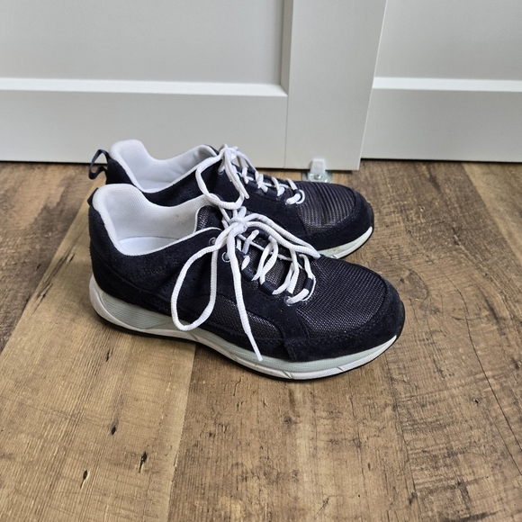L.L. Bean Womens 6.5m Navy and White Sneakers - Picture 2 of 11